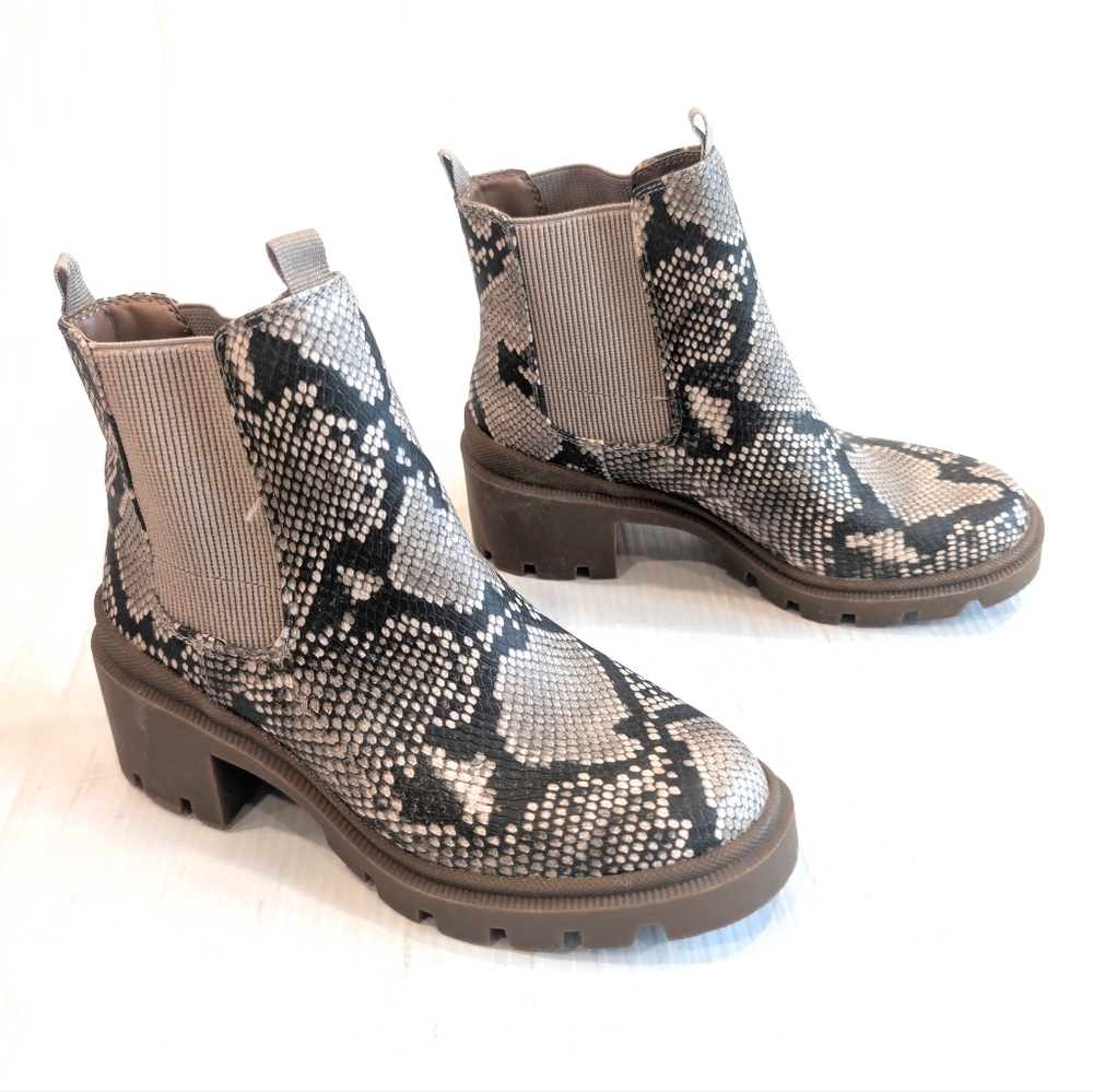 UNIVERSAL THREAD Women's Snakeskin Faux Leather Chunky Ankle Boots Size 6.5